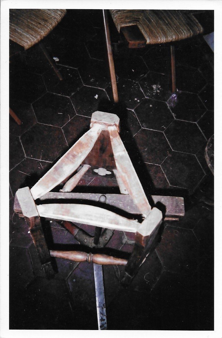 Rempaillage tabouret avant