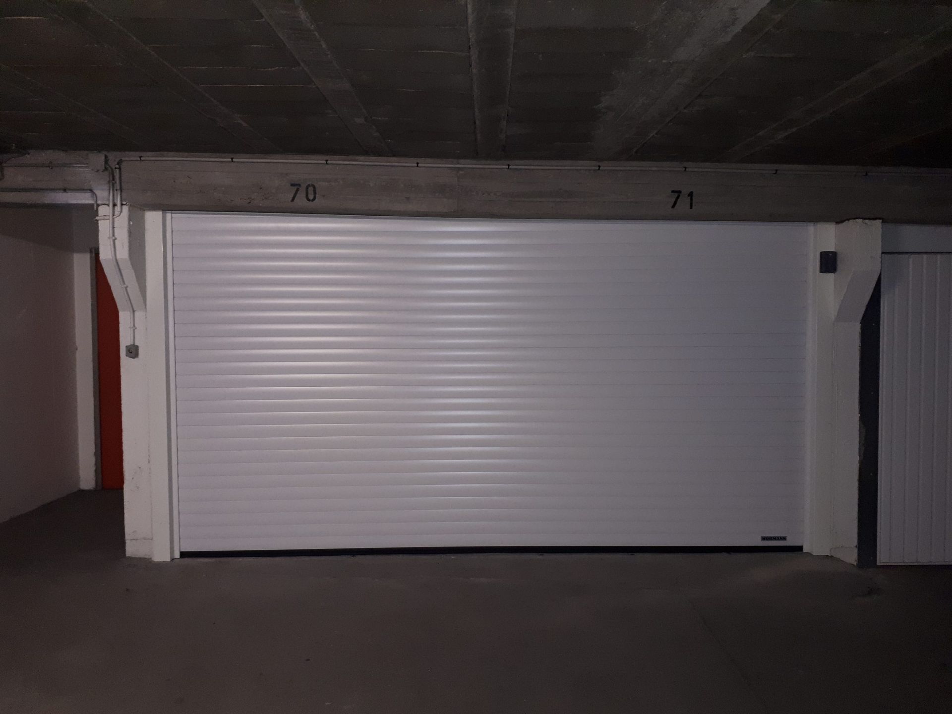 Porte de garage enroulable 01
