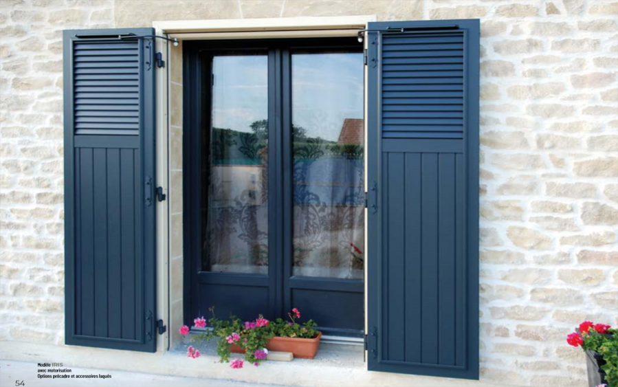 Volets battants bleus