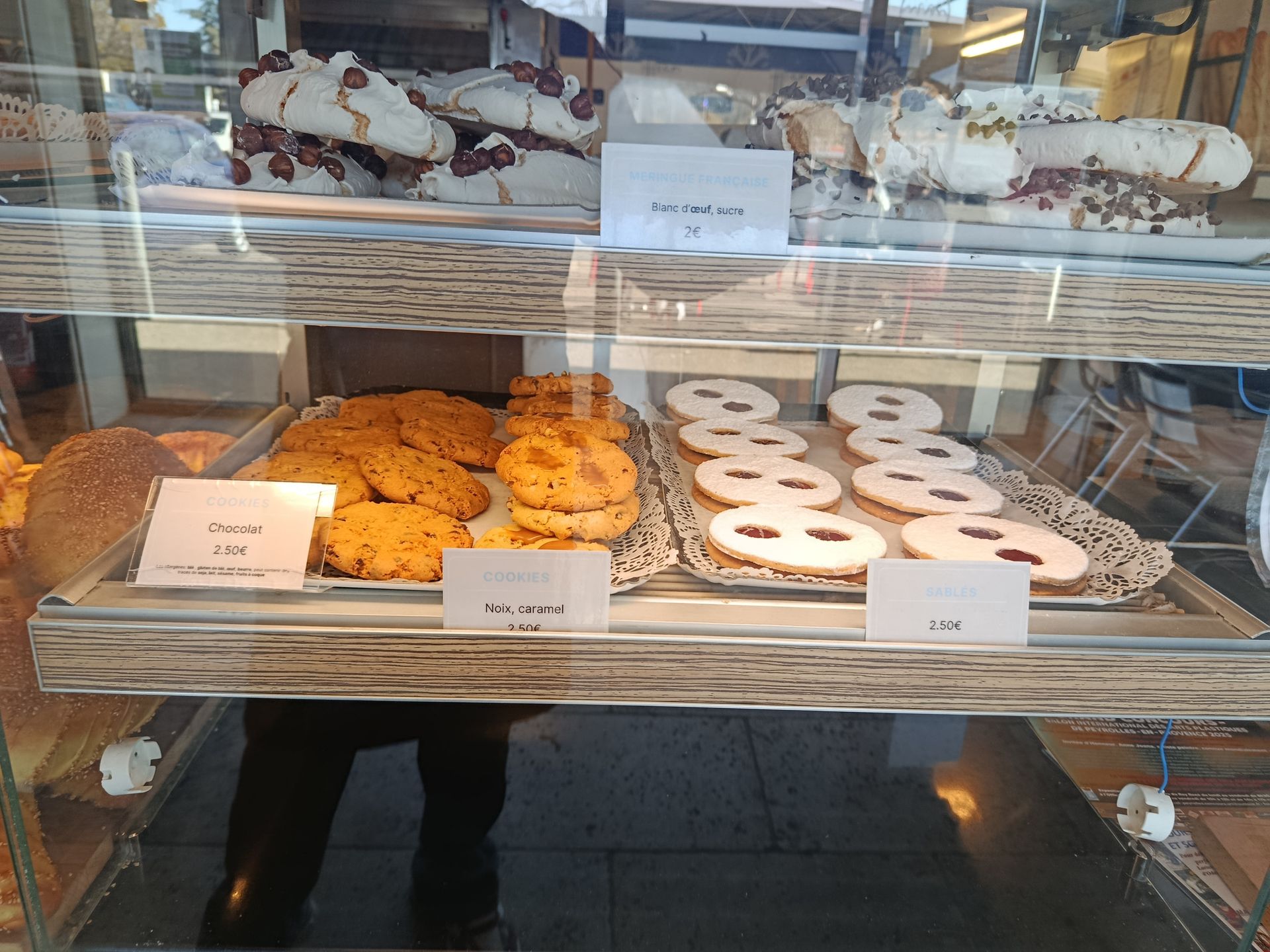 Gâteaux dans une vitrine