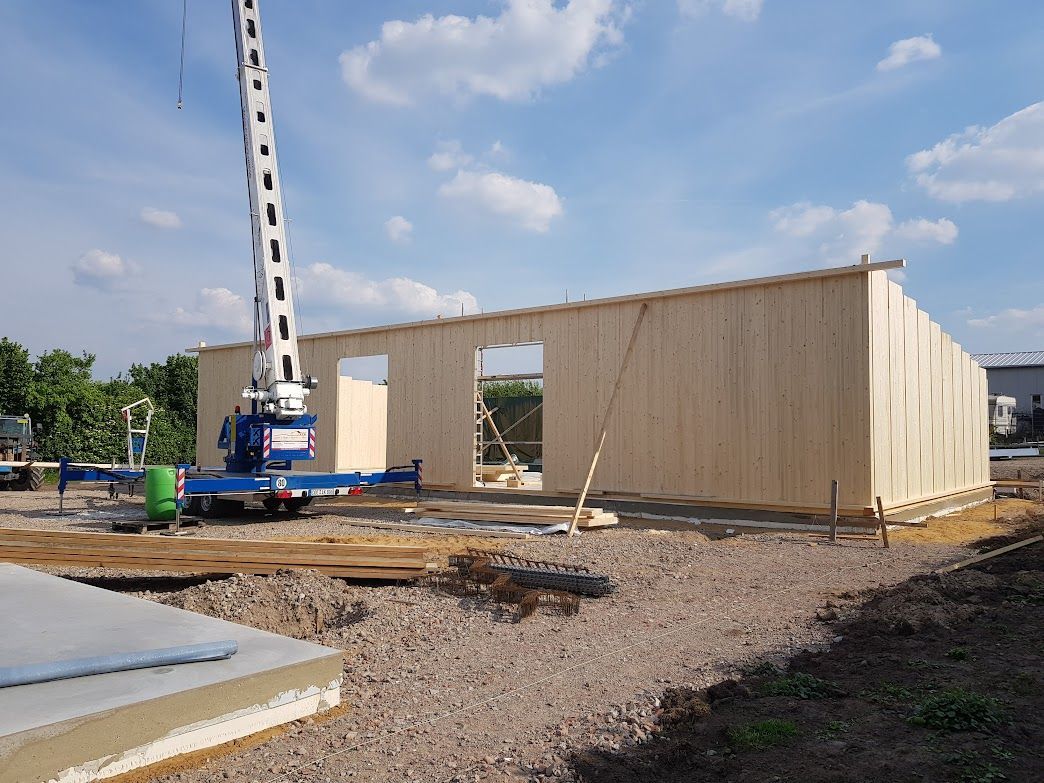 Gewerbehalle aus MAssivholz