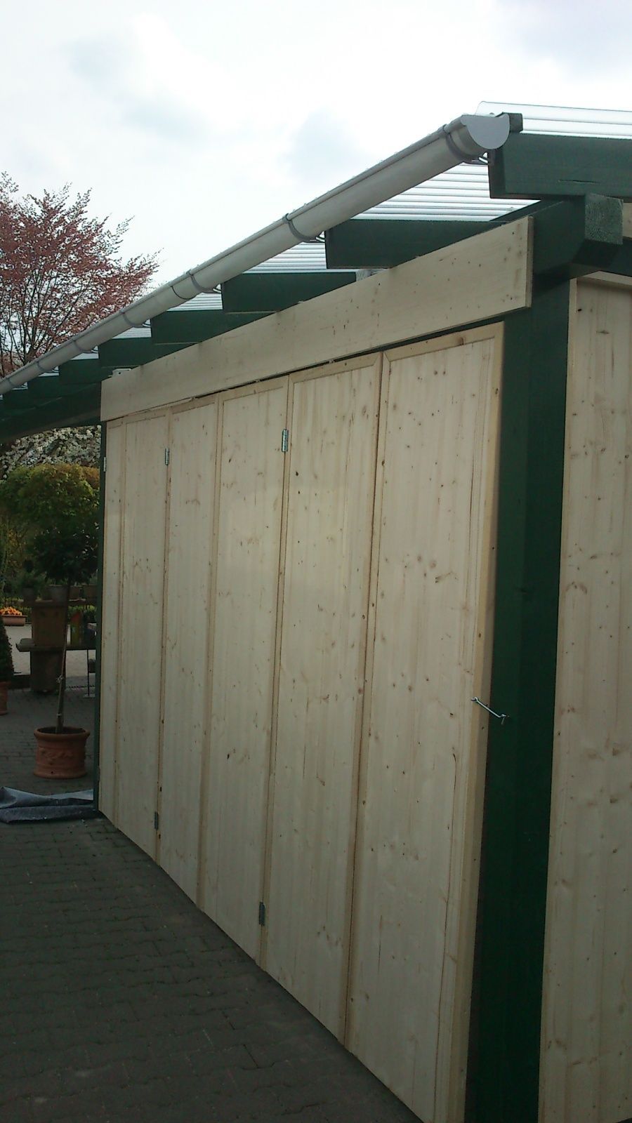 Ikom GmbH Wand aus Holz