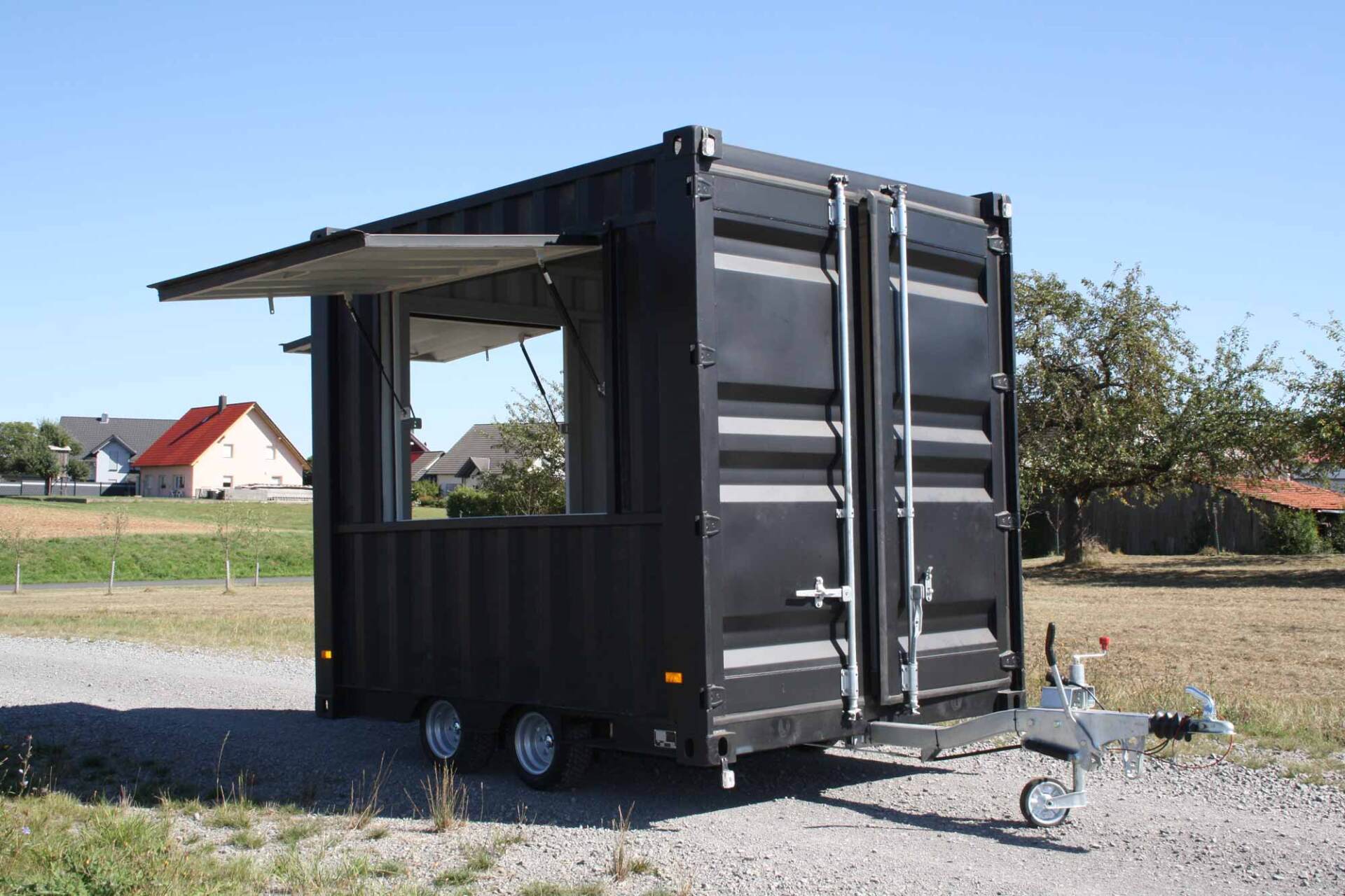 Anhänger, der von der MBN Maschinenbau Neunkirchen GmbH gebaut wurde