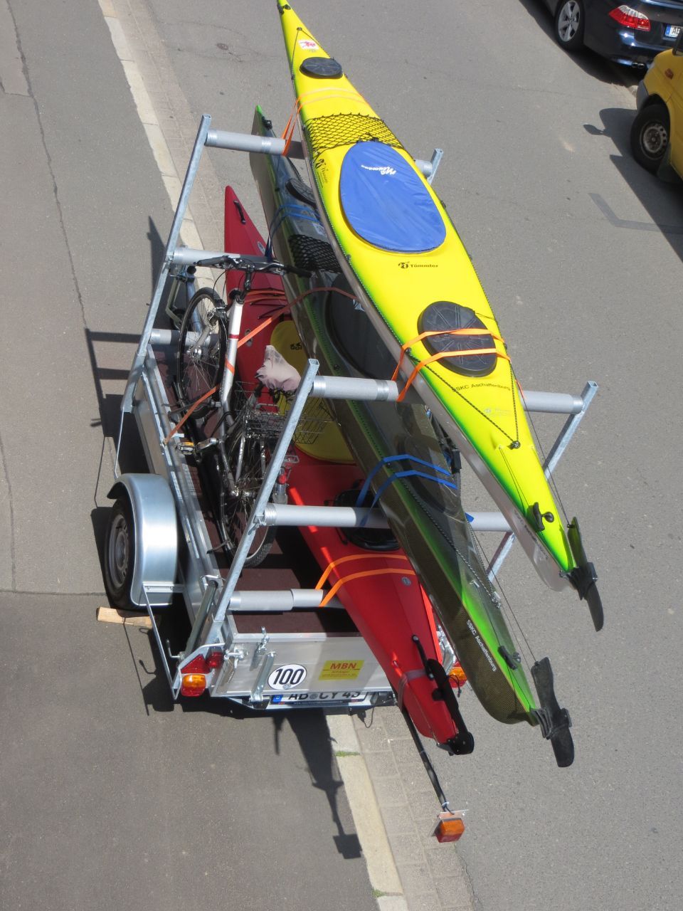 Anhänger mit Kanu der MBN Maschinenbau Neunkirchen GmbH