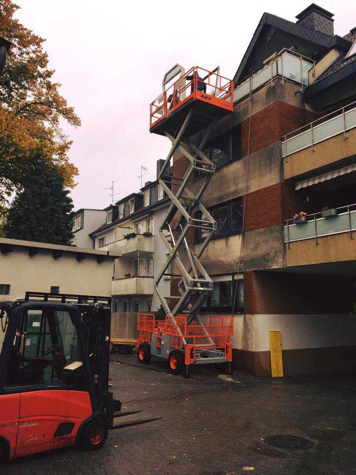 Montage einer Schiebetür im 3. Stock
