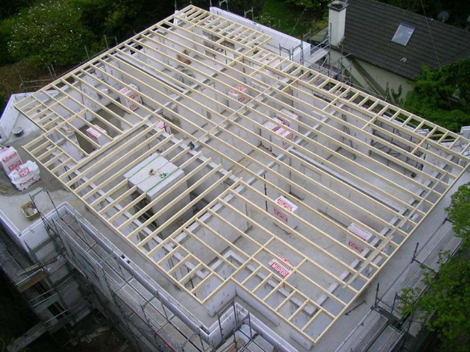 Dachstuhl einer Wohnanlage, gefertigt von Thüs Zimmermeister GmbH Zimmerei-Holzbau