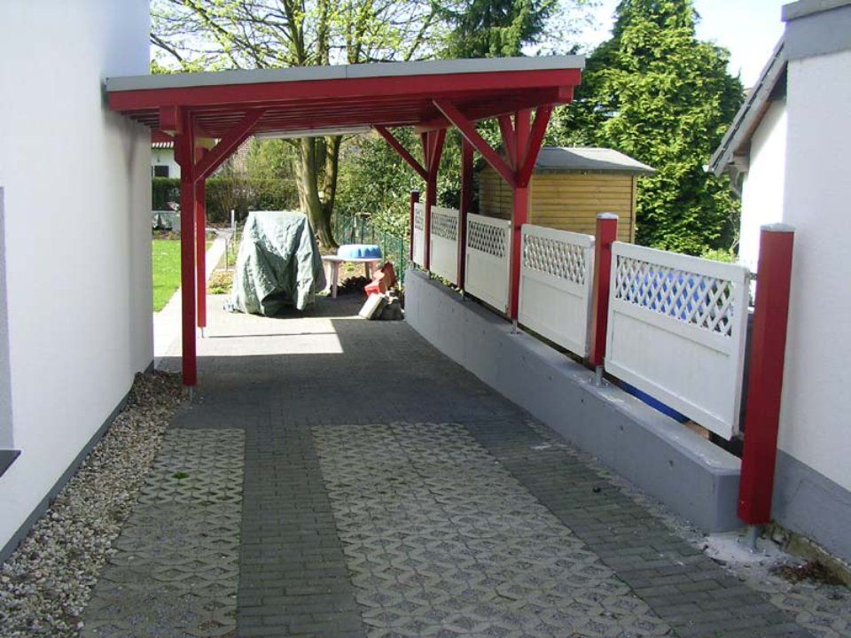 Carport in Rot, gefertigt von Thüs Zimmermeister GmbH Zimmerei-Holzbau
