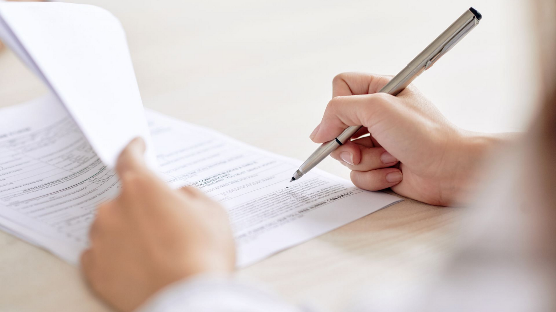 Personne signant un contrat
