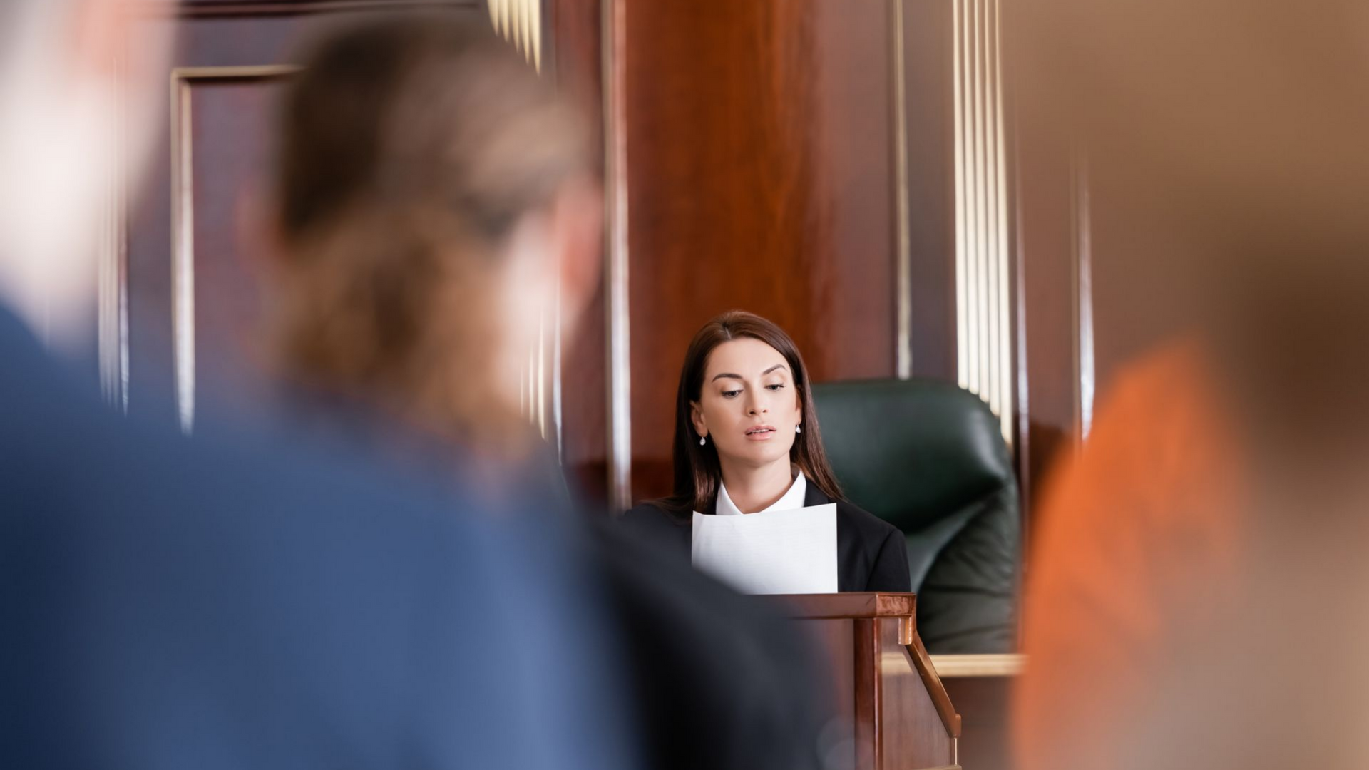 Juge dans un tribunal
