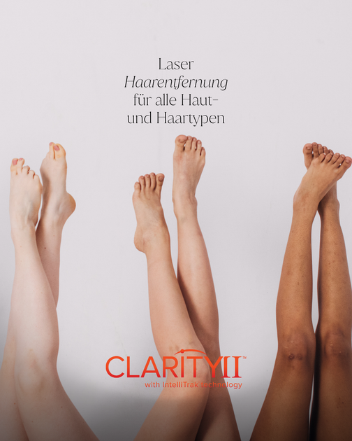 Laser-Haarentfernung am Bein einer Frau in einer hellen Spa-Klinik