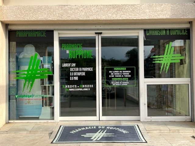 Entrée de la pharmacie ouverte