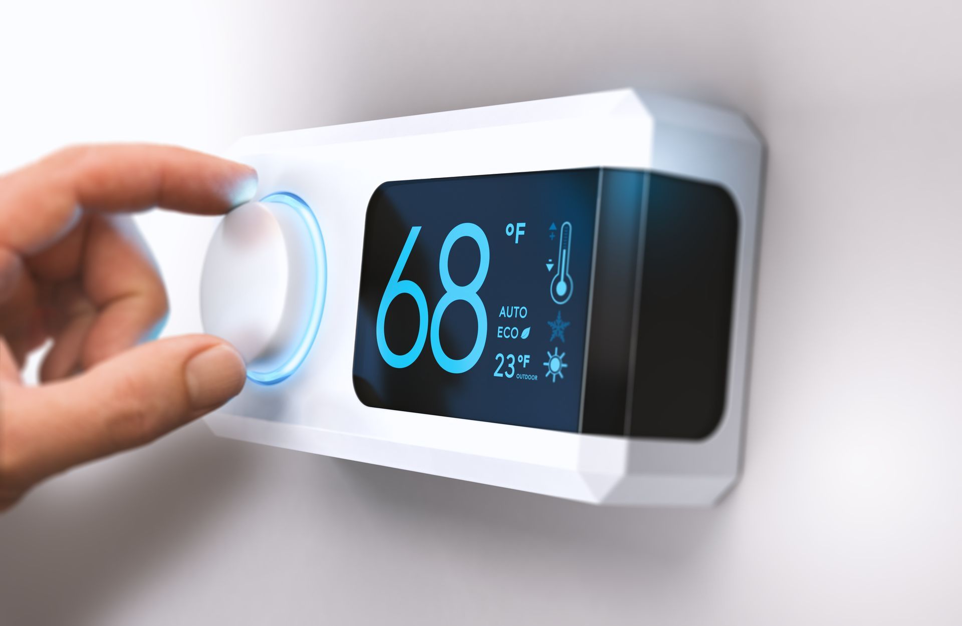 Réglage manuel d'un thermostat numérique blanc moderne affichant 68 °F sur un écran mural.
