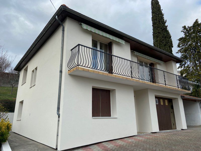 Façade d’habitation après isolation thermique