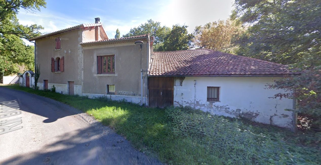 Maison récente avec façade brute avant pose d’ITE