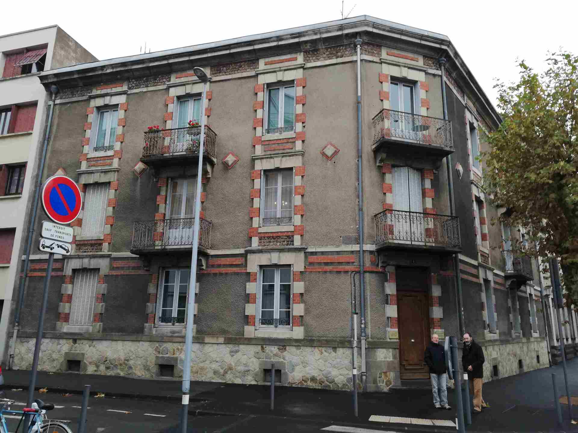Façade abîmée avant travaux de rénovation