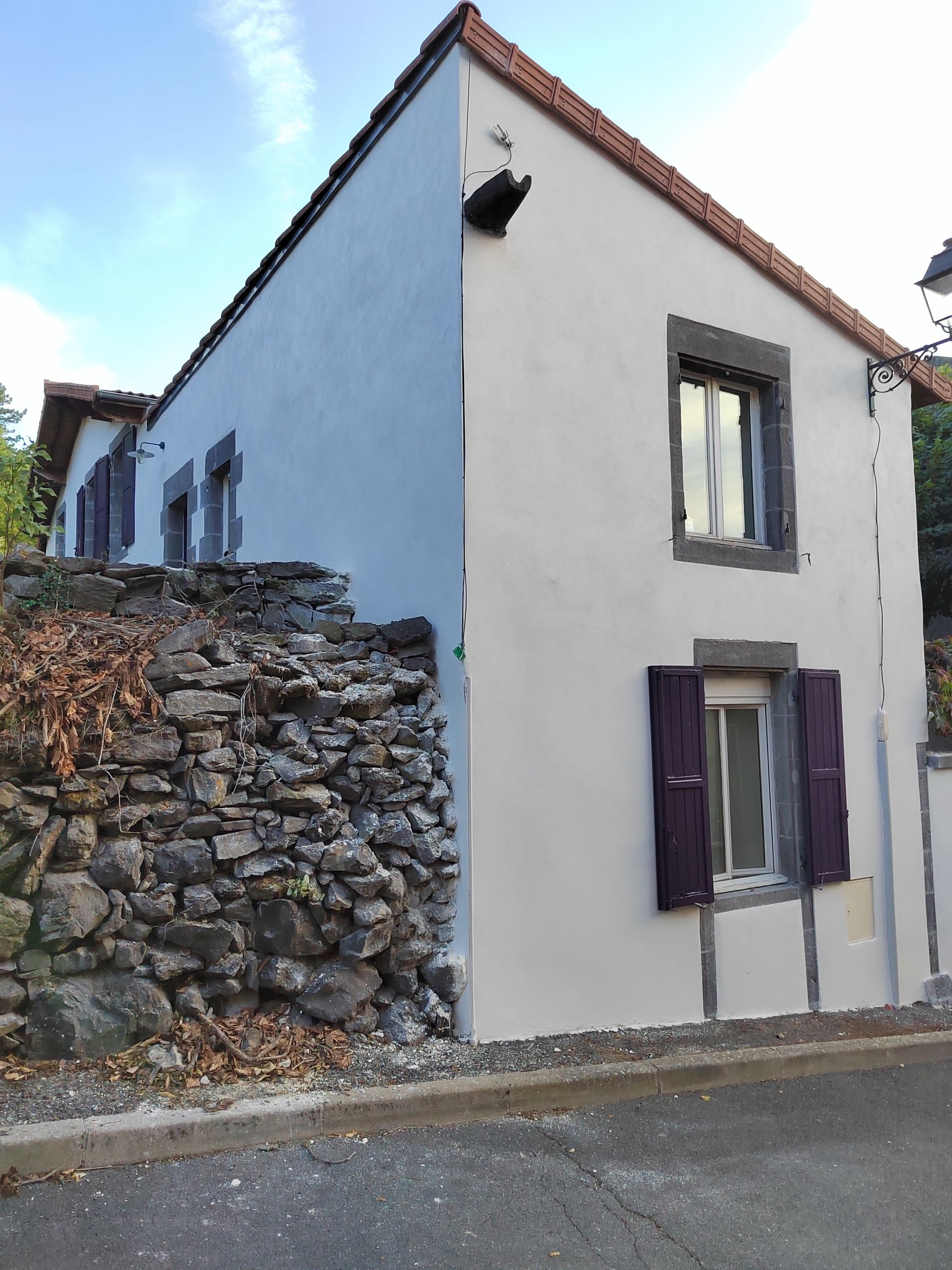 Ravalement des façades d'une petite maison - après