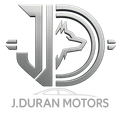 Logotipo plateado con iniciales "JD" y cabeza de lobo, "J. Duran Motors" debajo.