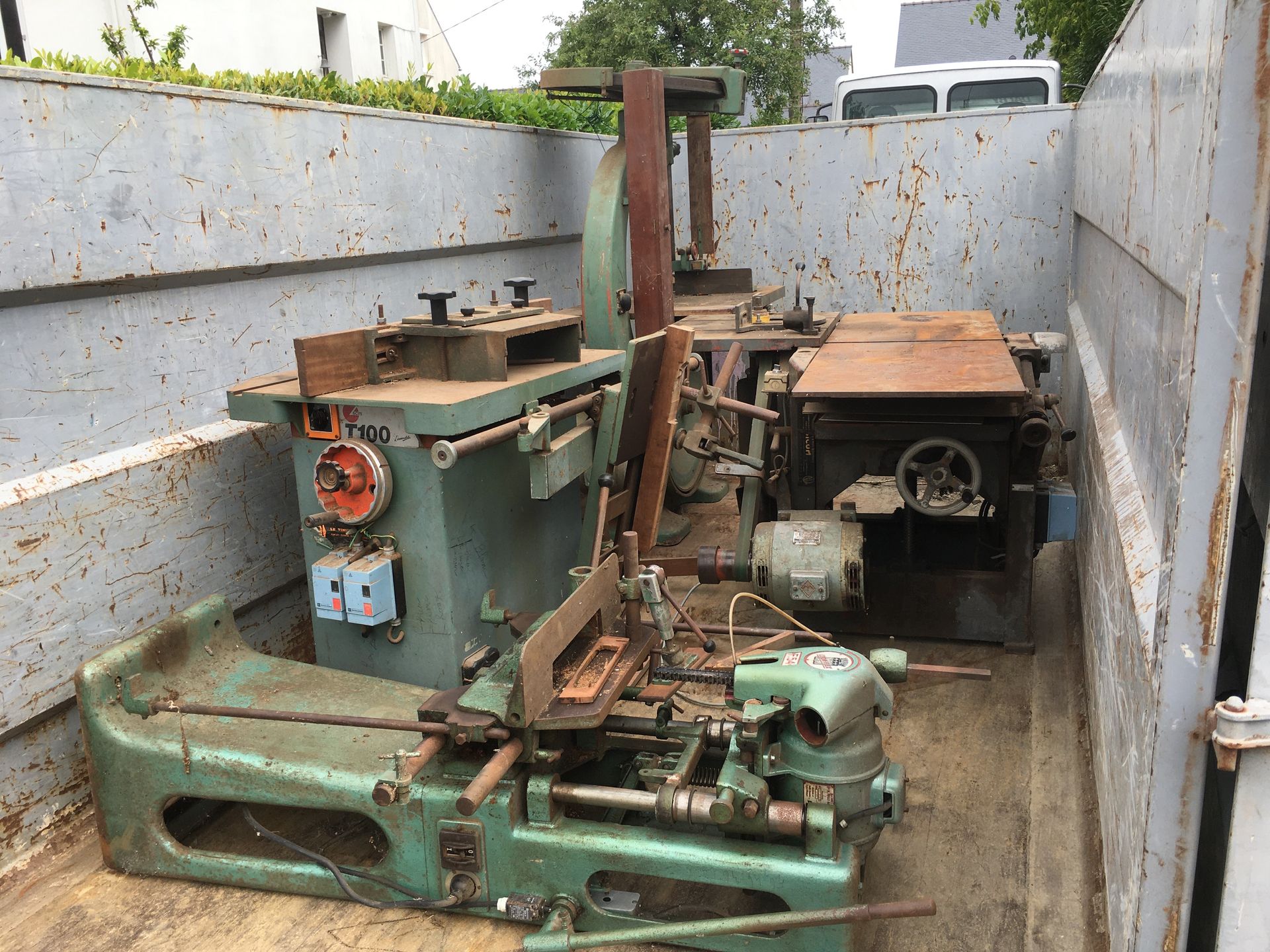 Retrait d'anciennes machines agricoles