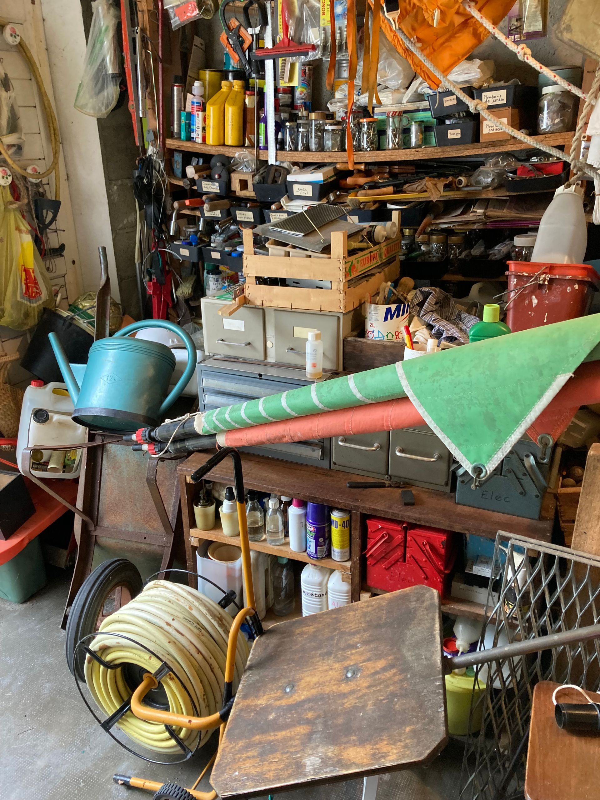 Intérieur d'un garage comblé