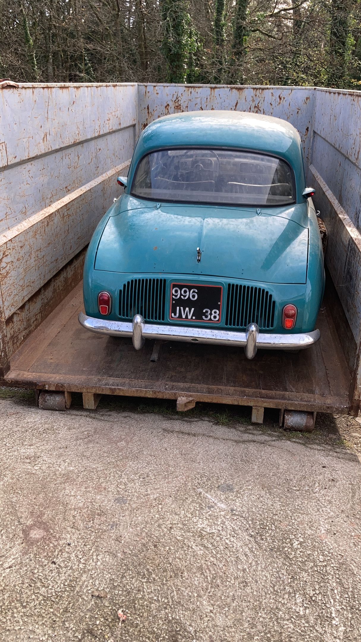 Voiture ancienne bleue