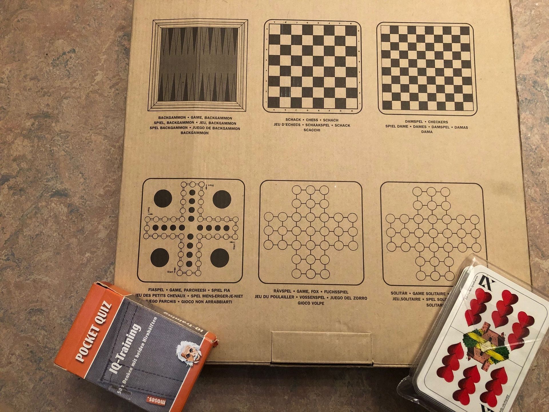 Verleih für unsere Gäste:  Bibliothek - Bücher, Zeitschriften (auf Wunsch auch zum Kauf). Handtücher für die Therme (Waschbeitrag willkommen). Regenschirme. Spiele (Brettspiele, Karten). Bügeleisen. Bügelbrett. Staubsauger.
