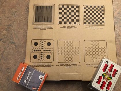 Verleih für unsere Gäste: Bibliothek - Bücher, Zeitschriften (auf Wunsch auch zum Kauf). Handtücher für die Therme (Waschbeitrag willkommen). Regenschirme. Spiele (Brettspiele, Karten). Bügeleisen. Bügelbrett. Staubsauger.