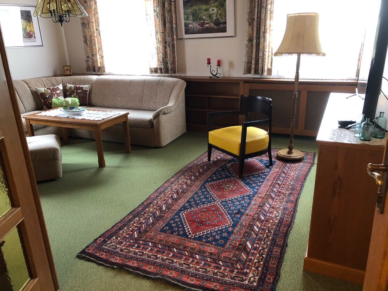 Altstadt-Apartment Weißburgunder im 1. Stock mit eigener Terrasse in den Innenhof - 88 m² - Wohnzimmer. ALTSTADT-APARTMENTS Bad Radkersburg, Pfarrgasse, zentral