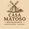 Logotipo del restaurante Casa Matoso con un molino de viento y un sol, con la inscripción “Fuerteventura · Antigua”