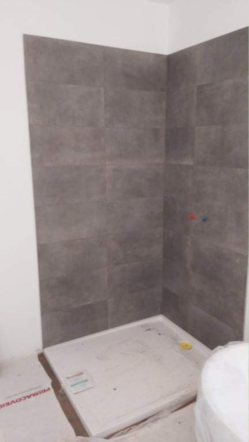 Badkamer grijs natuursteen