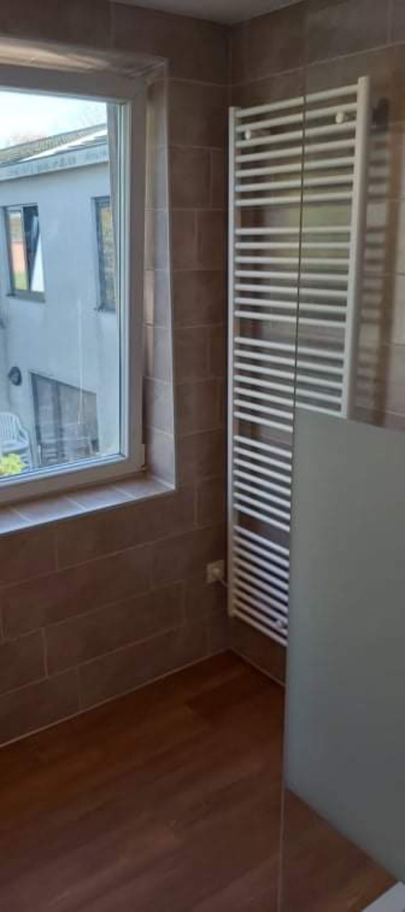 Renovatie lichte badkamer