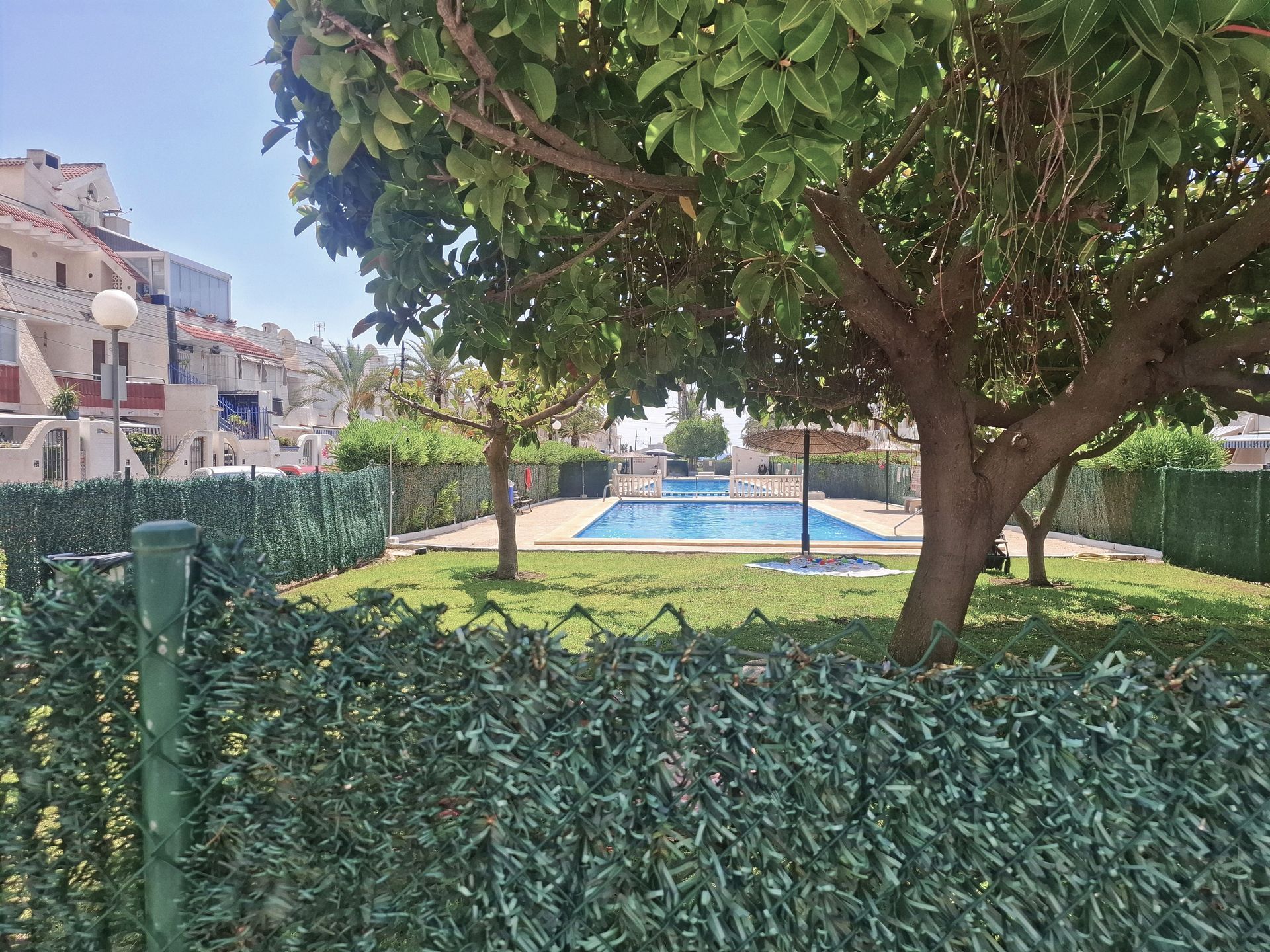 Piso de 2 Dormitorios, Baño, Terraza, Piscina en “La Veleta” – Torrevieja - Alicante