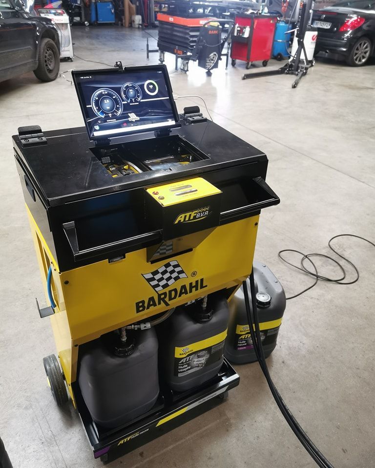 Équipement Bardahl mobile pour entretien de véhicules, posé au sol