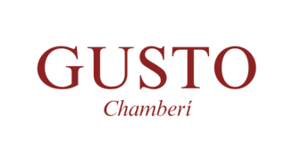 "GUSTO" en rojo, con "Chamberi" debajo en una fuente cursiva m&aacute;s peque&ntilde;a; fondo blanco.