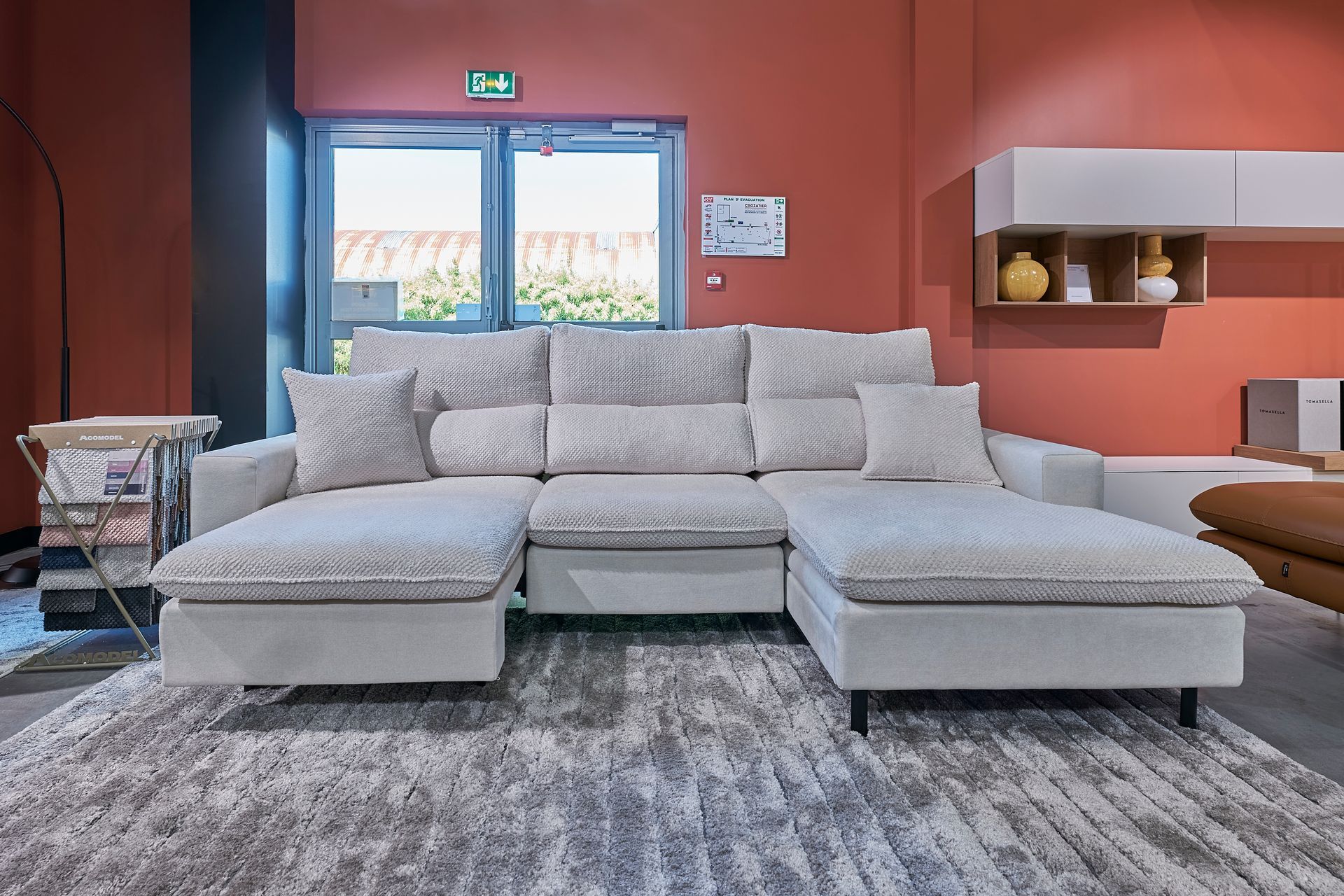 Un canapé blanc confortable