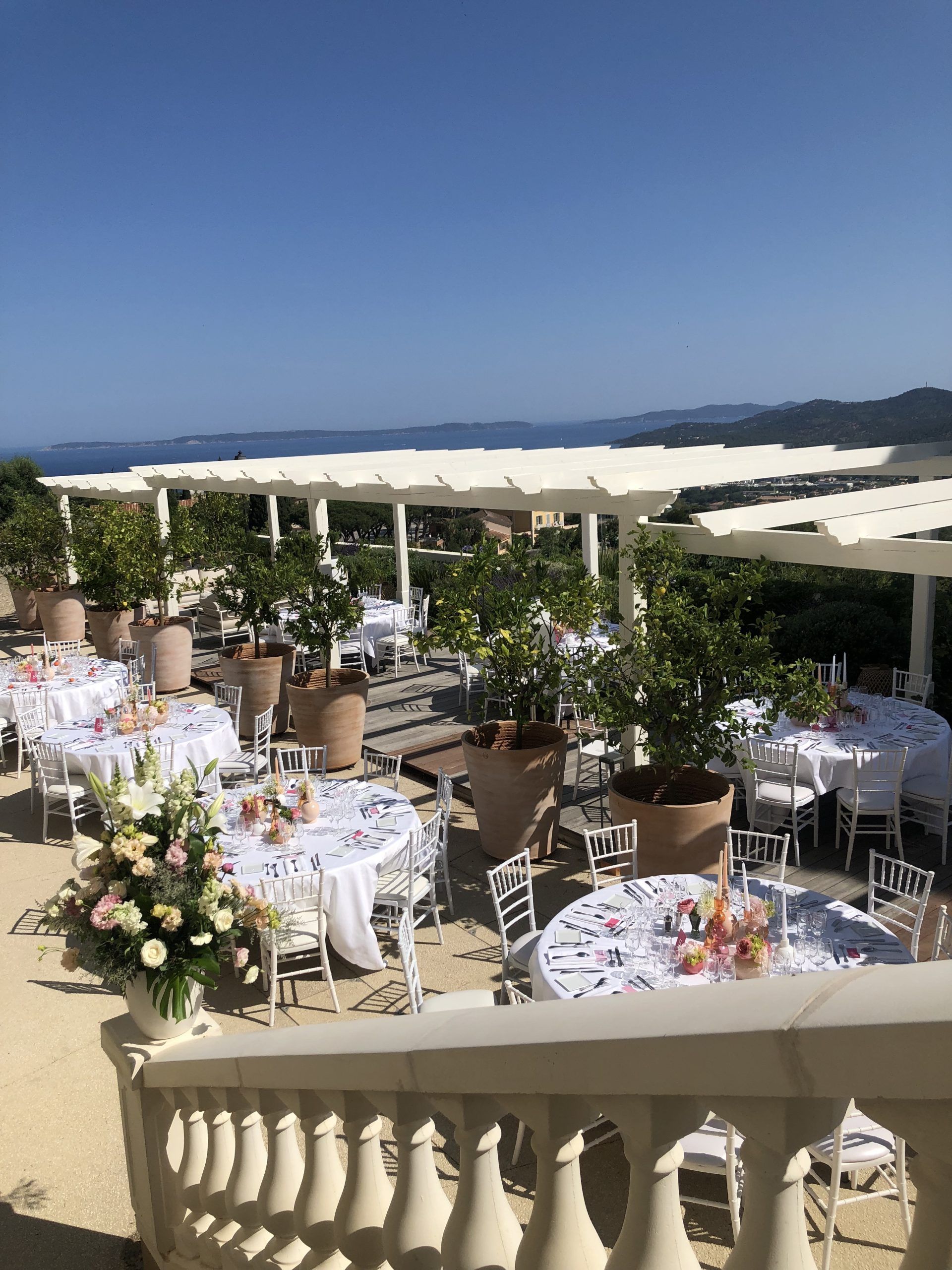 vue globale d'un évènement fleuri par l'entreprise