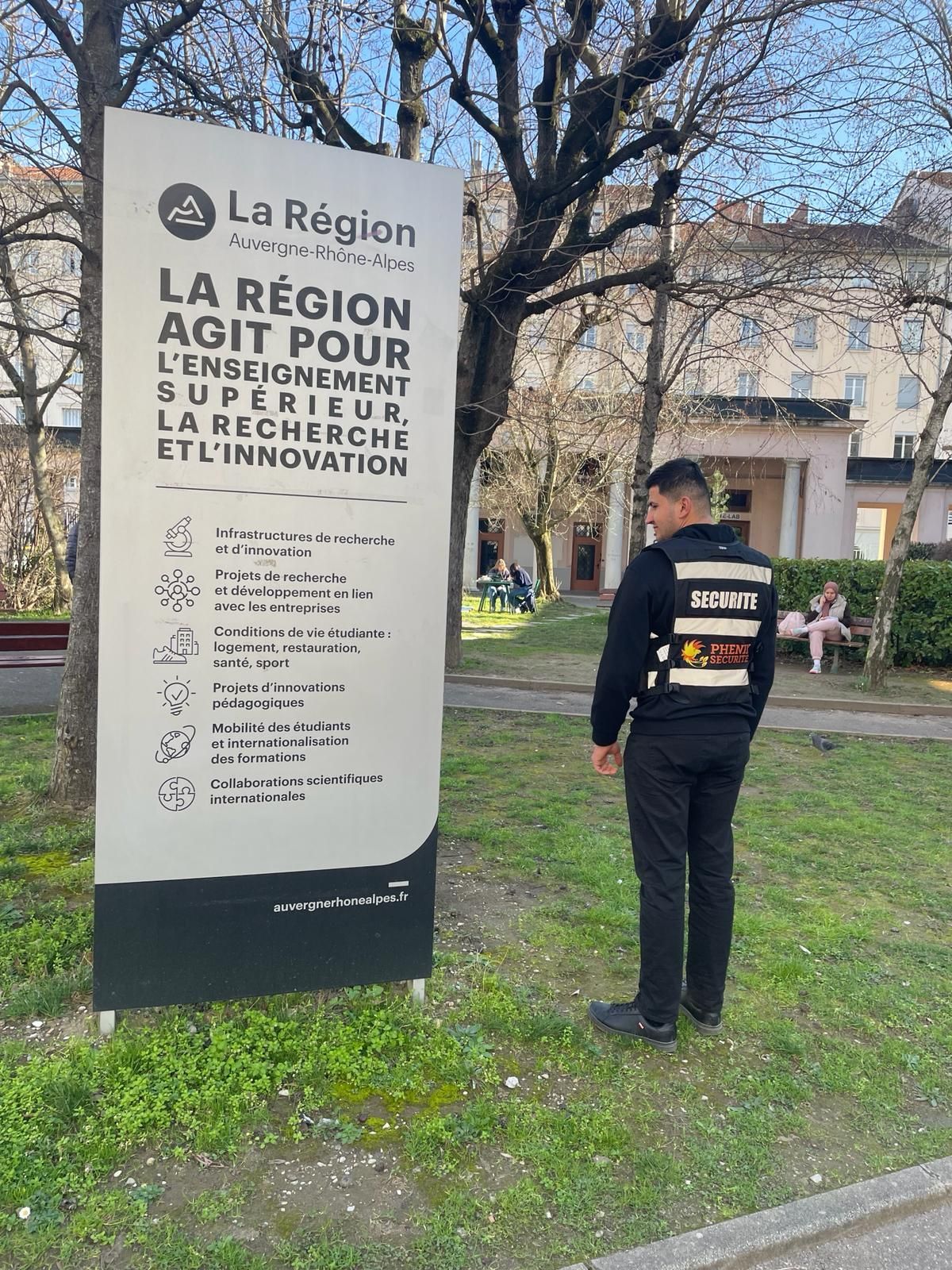 Un agent de sécurité