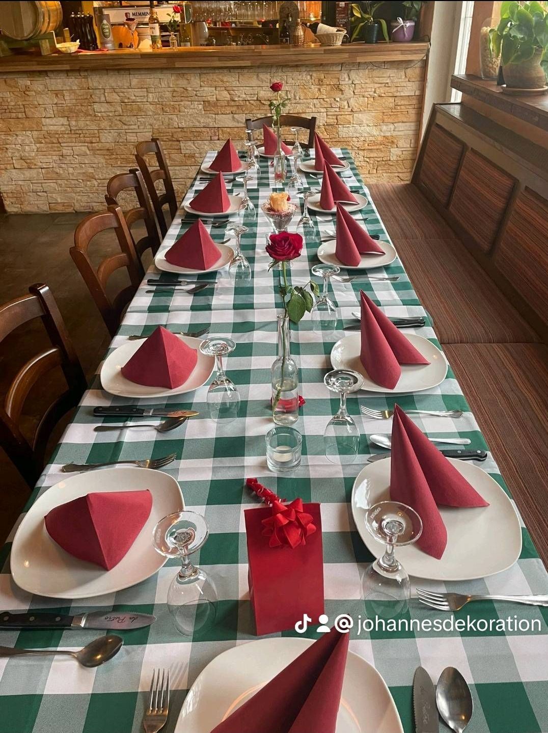 Tisch mit Dekoration von Johannes Dekoration