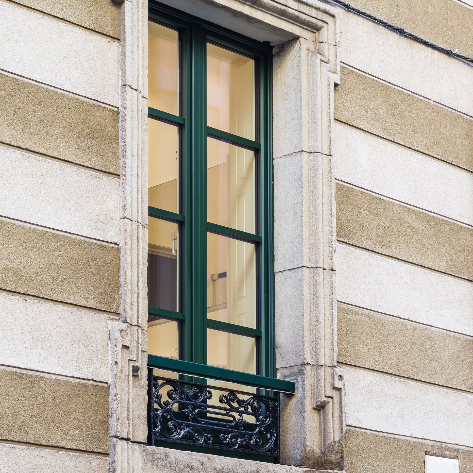 Fenêtre avec un encadrement vert