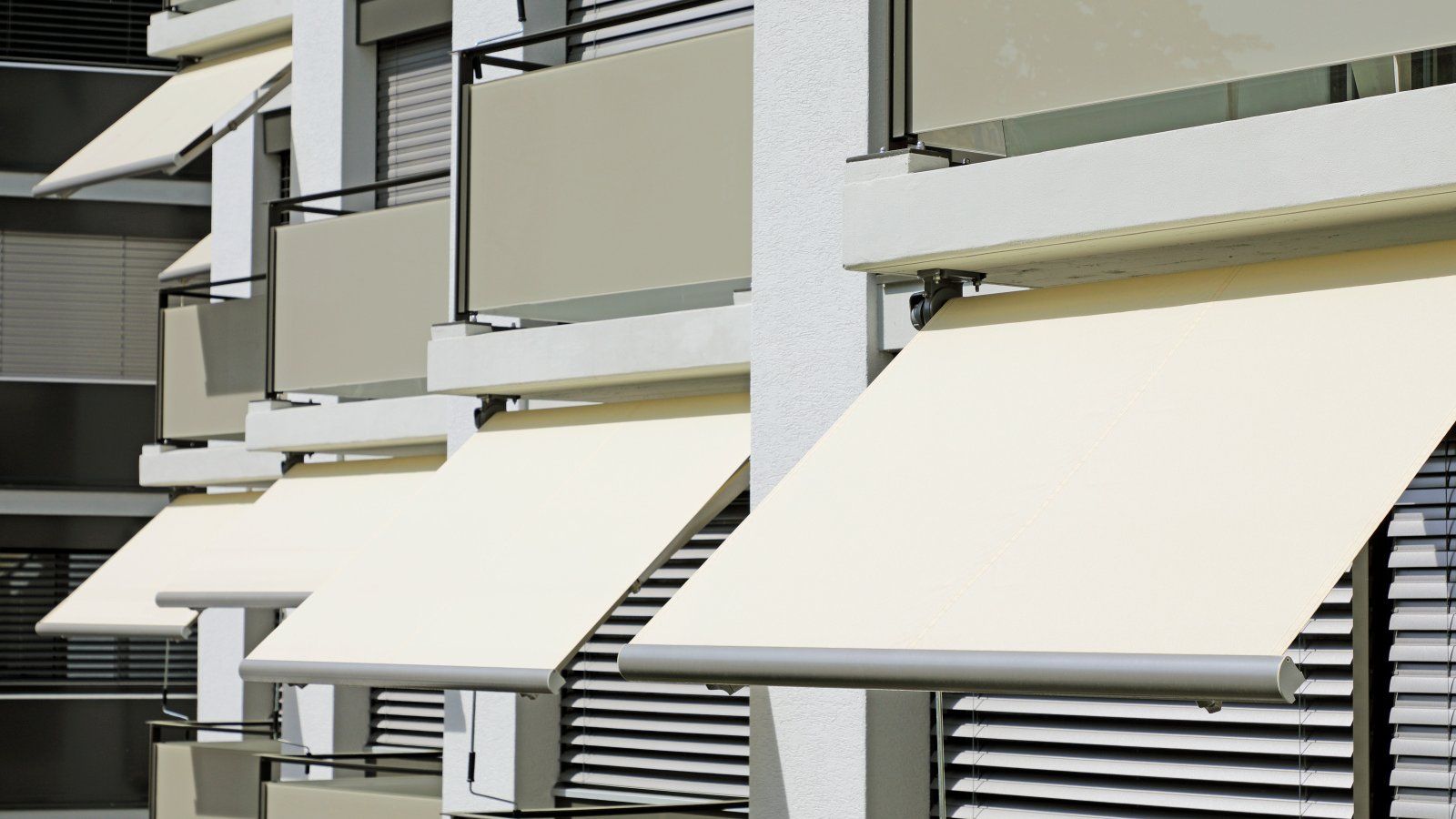 Série de stores bannes blancs