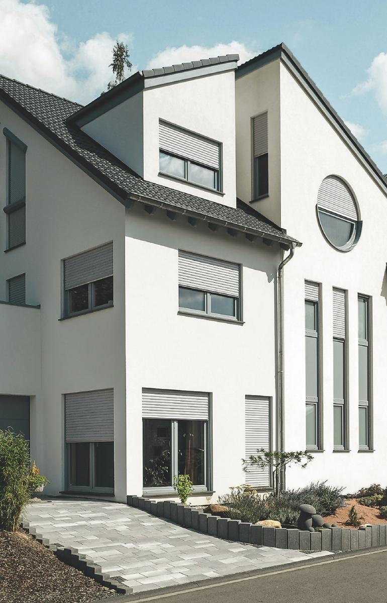 Volets maison blanche