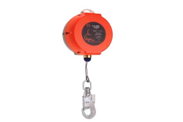 Un dispositivo de seguridad naranja con un gancho adjunto.