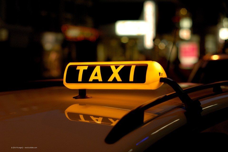 Taxi-Toplicht bei Nacht – Taxi Schlayer