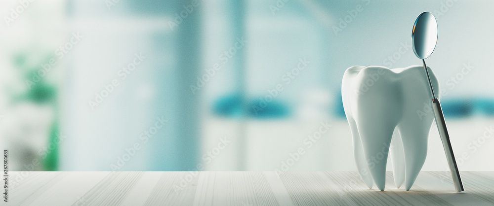 Une grande dent blanche avec un miroir dentaire devant un décor flou de cabinet dentaire.