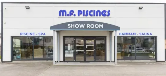 Devanture du magasin M.F. Piscines.