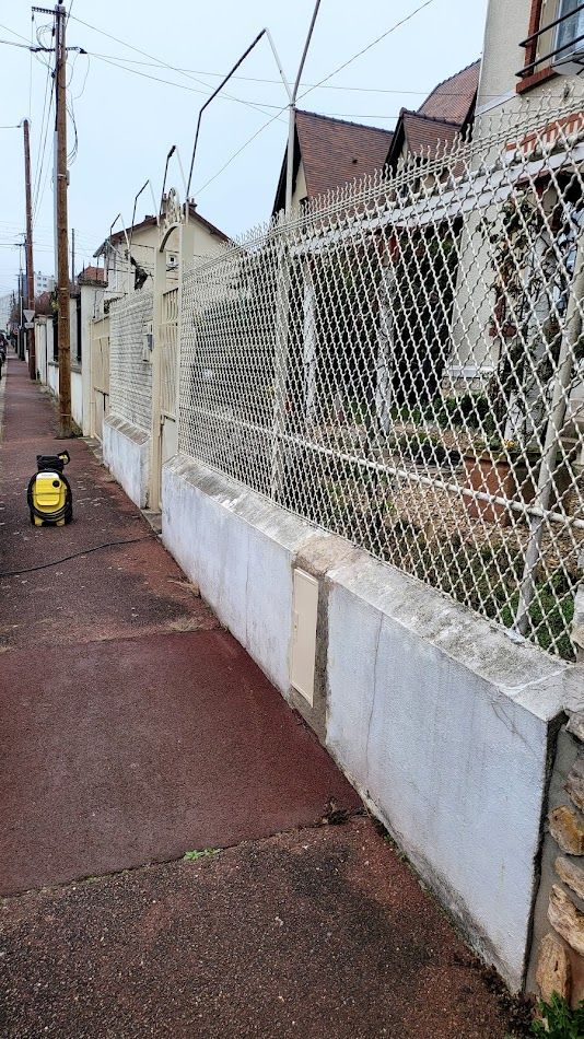 Avant décapage haute pression des murets