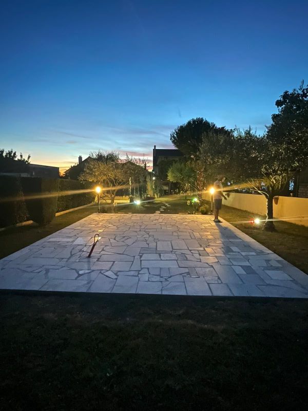 Une terrasse en dallage
