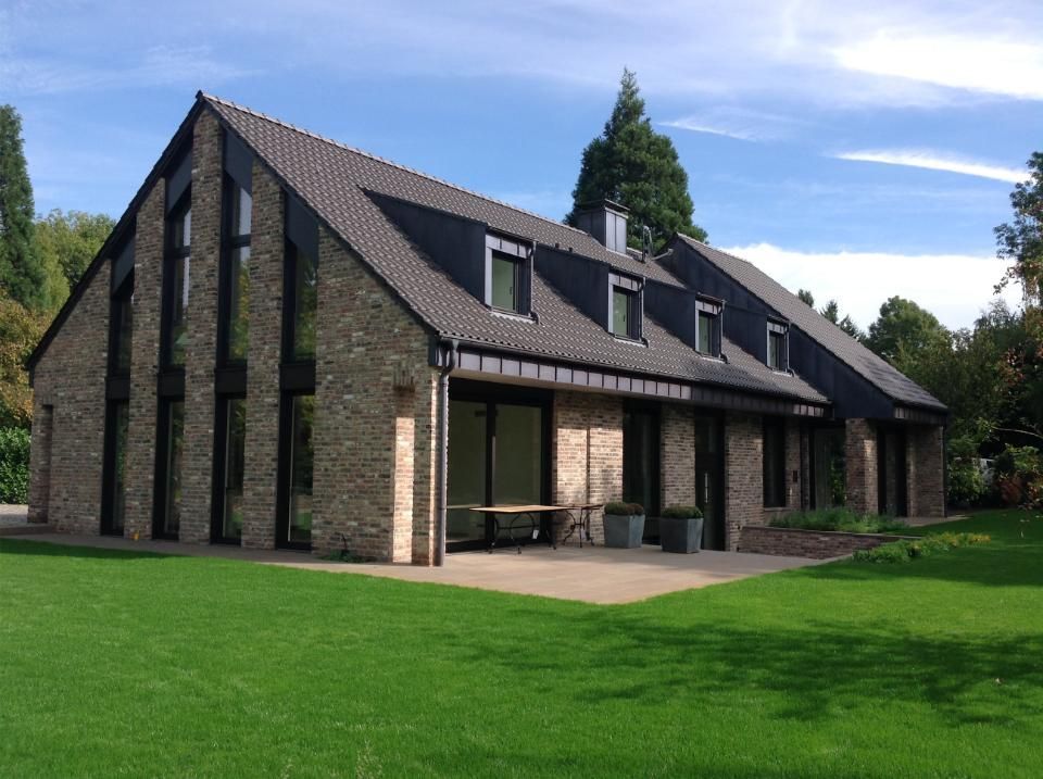 Krumbein GmbH, Gebäude mit hohen Fenstern