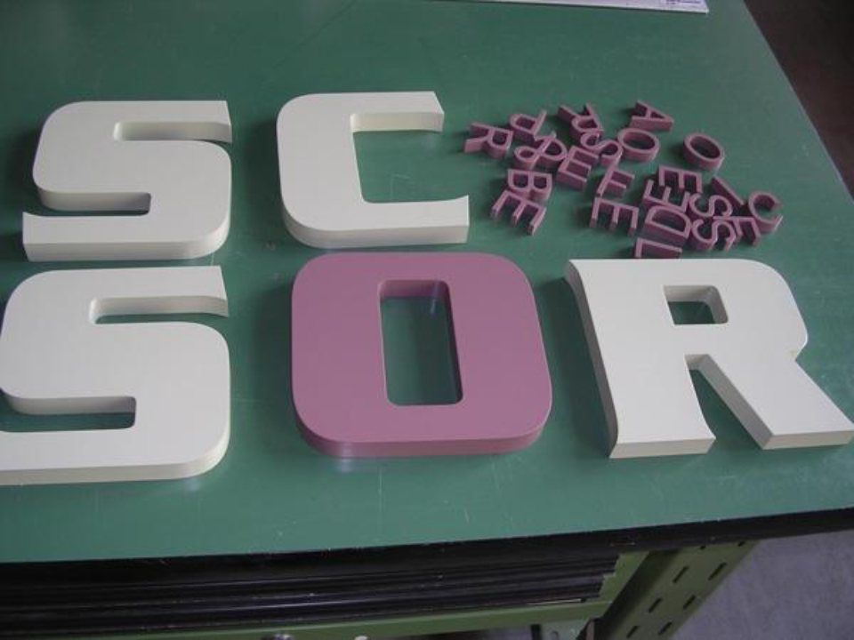 Buchstaben und Wappen Josef Jegel Inh. Bernd Reiß e.K.-Berlin