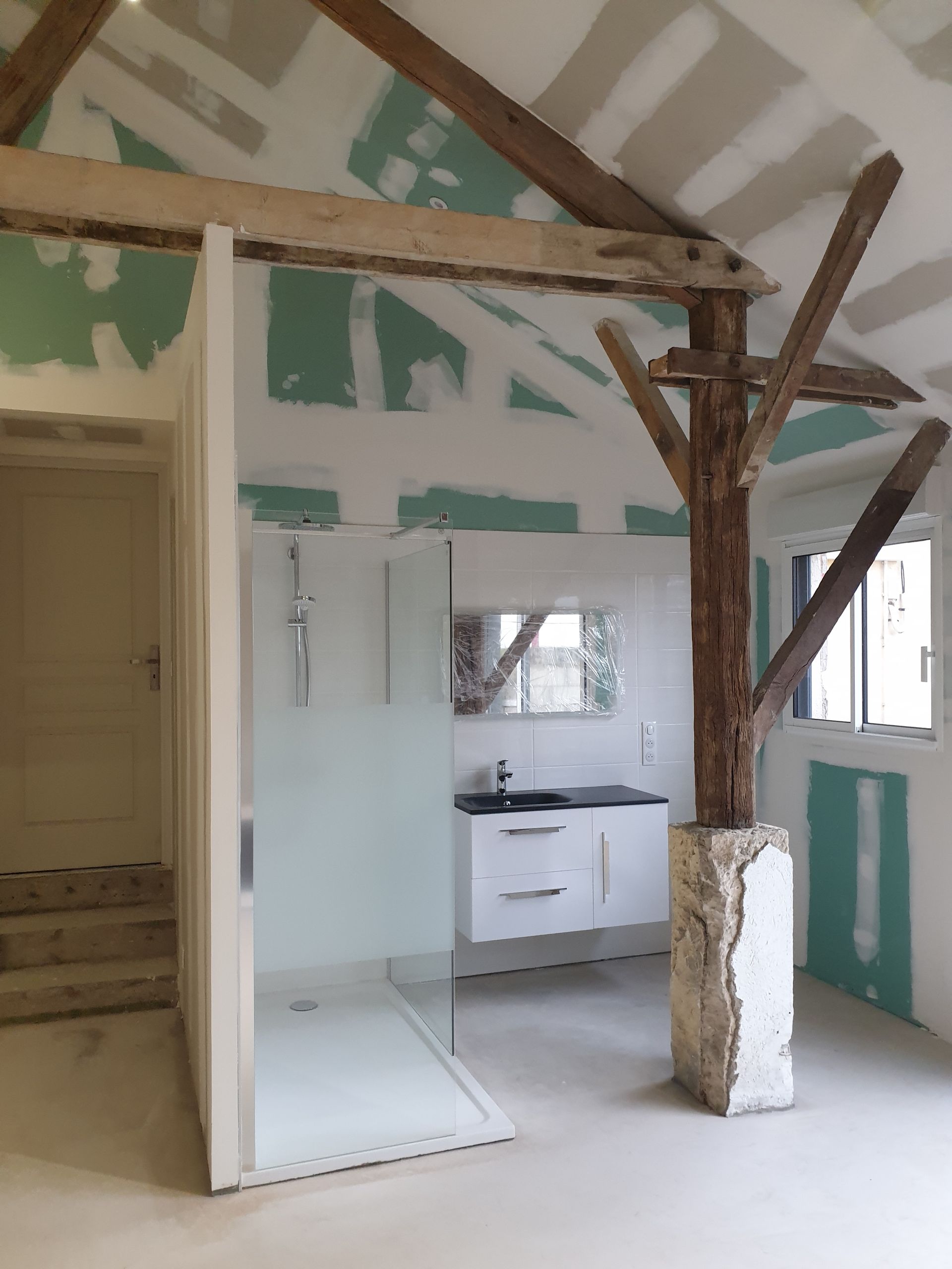 Boiserie et mur de pièce de vie (avant)