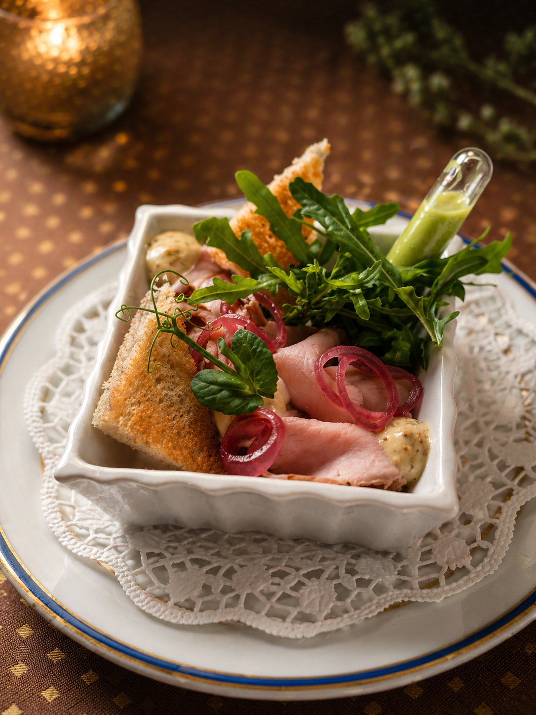 Roastbeef vom Kalb
Trüffelmayonnaise, Rucola, rote Zwiebel